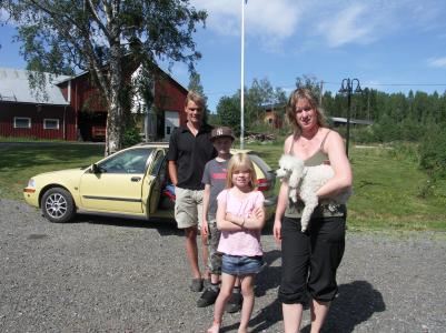 Hr r familjen p vg hem efter att ha tillbringat helgen i Ullnger och Hga Kusten.