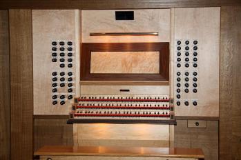 Sacred Heart, spelbordet till Paul Fritts nybyggda orgel, III/56.