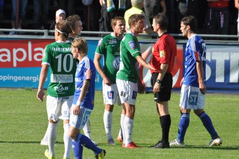 &Ouml;stlundhs första gulakort