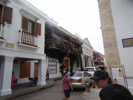Byggnaderna i Cartagena är omväxlande och denna utsmyckning med växter var mycket påtaglig