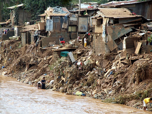 <span>Slum in Manila during flooding, cc by</span>