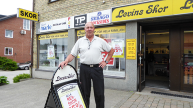 Efter 23 år som skohandlare i Bollebygd stänger nu Janne Pihl sin butik.