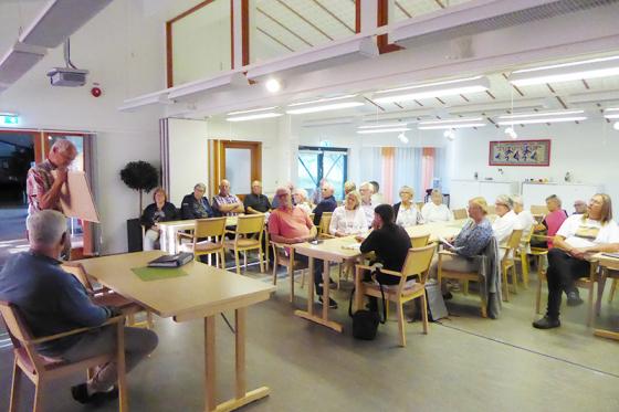 Ett trettiotal intresserade kom för att lyssna till Hembygdsföreningens tankar<br />kring det gamla Tingshuset.