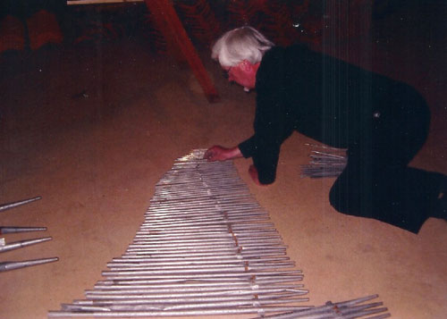 Mats Ericson inspekterar den lnga strkpipraden.