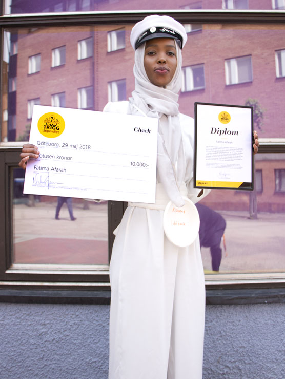 Fatima Afarah fick Stanley Securitys trygghetsstipendium på 10000 kronor för alla trygghetsskapande skolprojekt hon kämpat med under gymnasieåren.