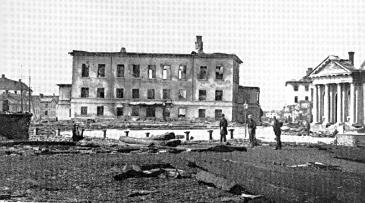 Ruinen av Vasaskolan efter 1869 rs brand. Tomten vid n sldes senare till frimurarna som byggde p skolans grund.