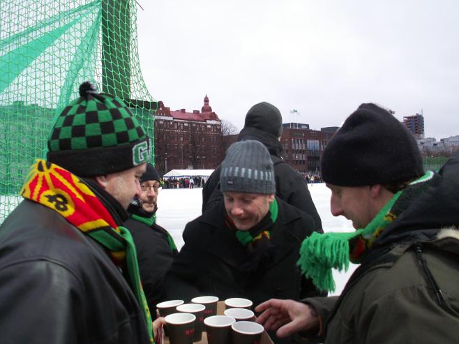 Hot coffee warms the spectators.