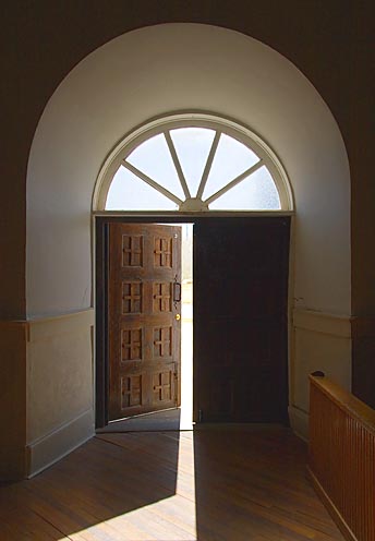 Trots högre krav står dörren till Vasaskolan lika öppen som tidigare