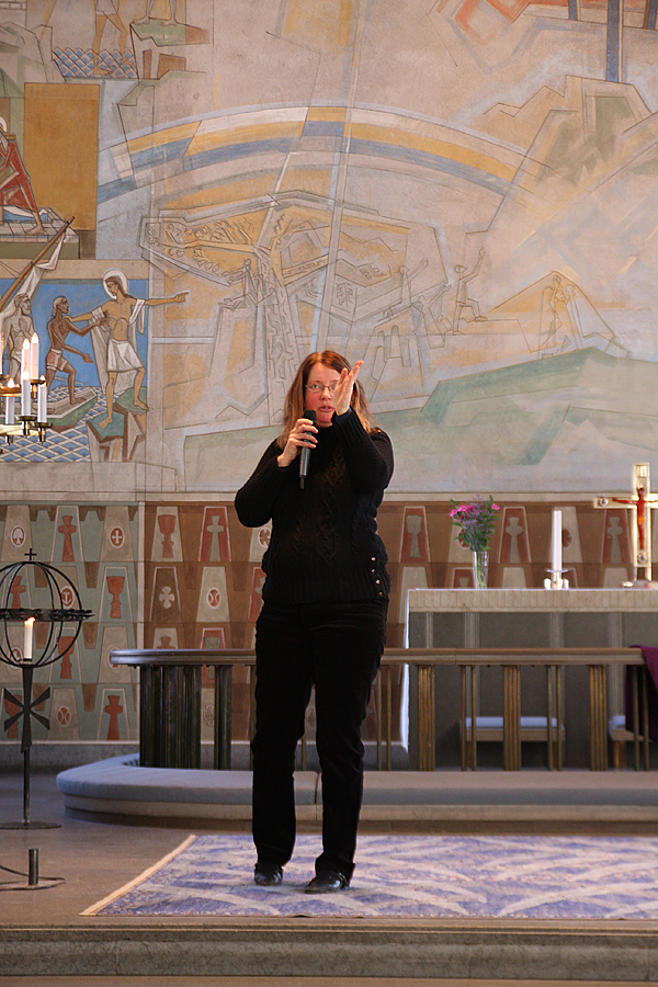<span>Gabriella Sjöström berättade om orgeln i S.t Görans kyrka.</span>