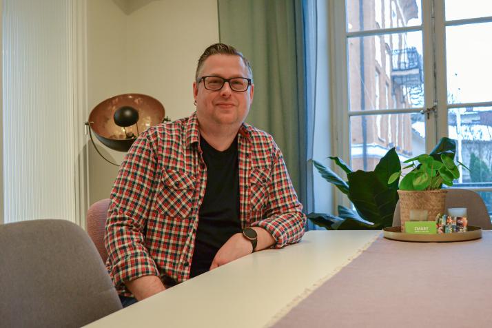 Fredrik Pilegård driver sitt eget företag inom grafisk kommunikation.