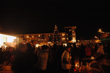 Den 3 december var det julmarknad p torget i Bollebygd.
