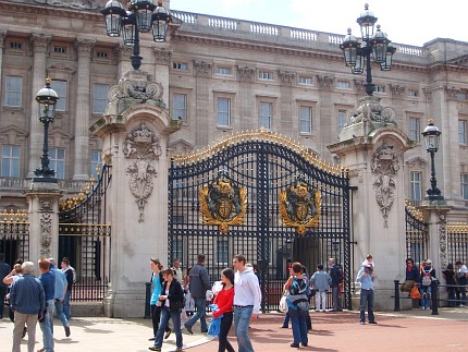 The Royal Residences > Buckingham Palace in London
