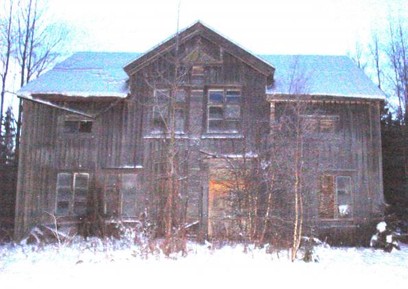 Erik Danielsson gård drabbades av eldsvåda och det hus som finns kvar i Lillåkersjön fick alltså nyuppföras
