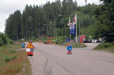 Strax vster om bensinstationen i Hultafors byggs den nya miljstationen. P- och avfarter byggs fr att gra tillgngligheten av miljstationen trafiksker.
