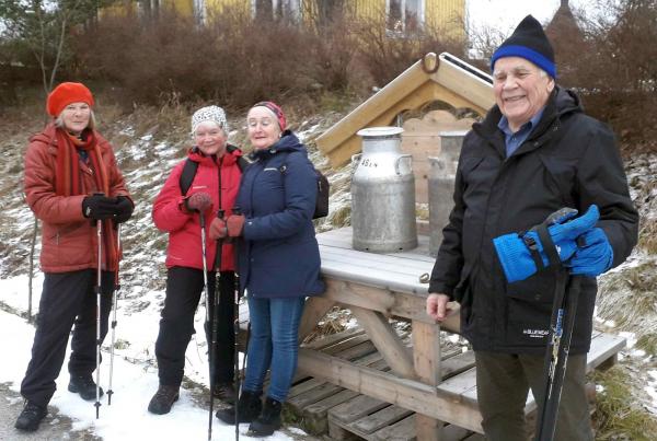 Vandring runt &Ouml;d 8 december. Eileen, Anki, Ulla och Anders