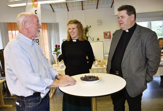 Sture Arekvist i samtal med prästerna Linnéa Norberg och <br />Anders Jernbratt.