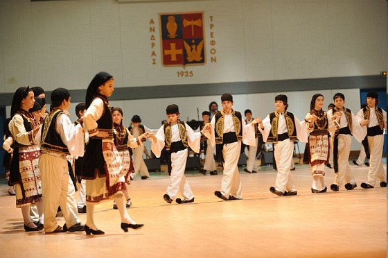 <div><div>Most dances are circle dances, start with the right foot and move counter-clockwise. Each dancer is linked by a handkerchief or by holding hands, wrists or shoulders. </div></div>