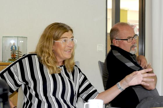 Therese Guovelin, LO:s vice ordförande vid mötet på Flügger Färg.<br />Foto: Olle Falk