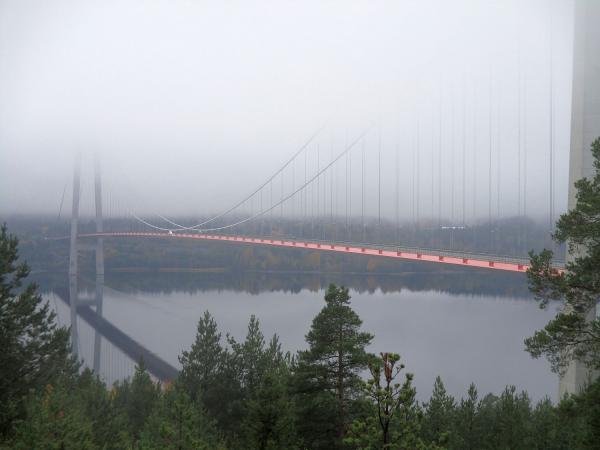 Höga Kusten-bron i dimma är också vacker