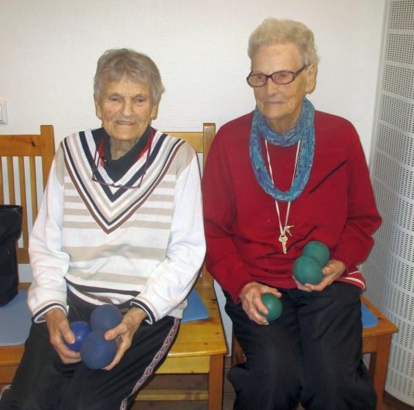 Haldis Nyström och Svea Vestin, 94 år. Ibland bäst på plan!