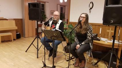 Jonny Bergman och Anna Gustavsson från Tidaholm underhöll vid Wäring-Locketorps medlemsmöte i Locketorp