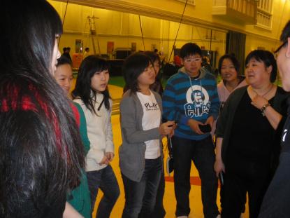 Vasaskolans kinesiska gäster besöker cirkusutbildningen