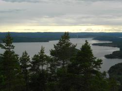 Bilden är från vår förra vandring till Valkallen. Utsikt mot Höga kusten bron.