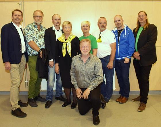 Peter Rosholm (S), Michael Plogel (FR), Daniel Persson (SD), Ingridh Anderén (M), Yvonne Andrén (C), Hannu Sutinen (L), Patrik Karlsson (KD) och Sassi Wemmer (MP). Debatten leddes av Gunnar Fägersten Novik, längst fram.